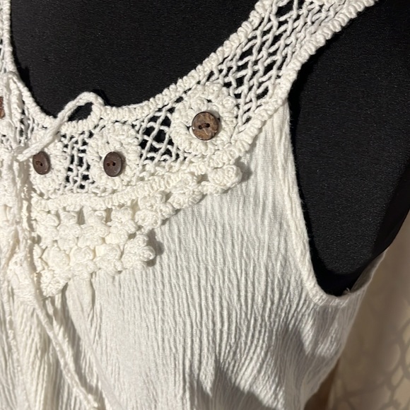 French Laundry Petite P/M size white sleeveless top - Picture 6 of 8